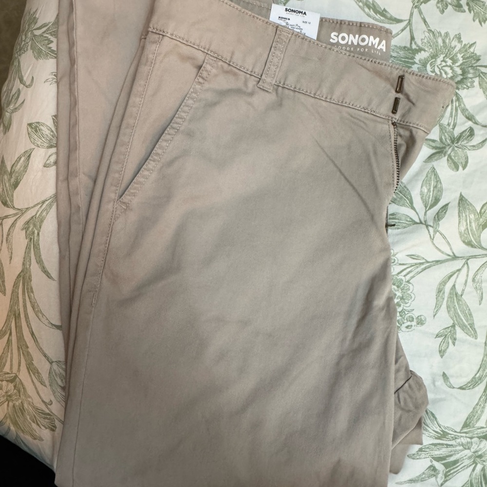 Sonoma Women’s Size 12 Khaki Capri Chinos Mid Rise NWT
